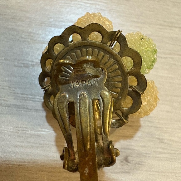 Vintage Beaded clip earing - Picture 2 of 7